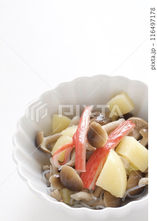 ジャガイモときのこの煮物 116497178