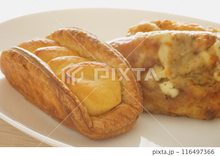 クリームのパンとソーセージのパン 116497366