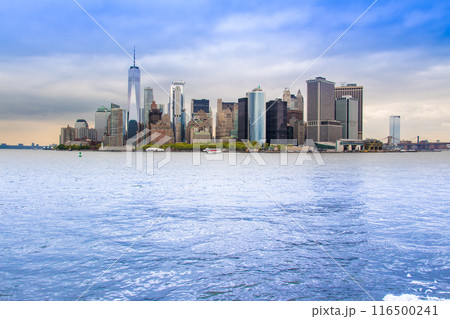 Manhattan from Hudson river 116500241