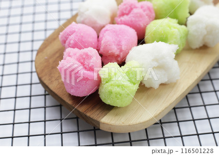Khanom Pui Fai (Thai steamed cupcakes) 116501228