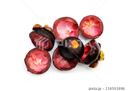 Fresh mangosteen peel. Mangosteen peel as a good cure for upset stomachs, inflammation on the skin, and cure wounds in animals 116501696