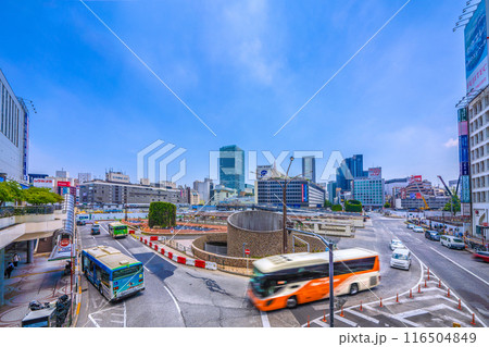 日本の東京都市景観 新宿駅西口再開発全体を望む。小田急百貨店の解体が進む…＝令和6年7月5日 116504849