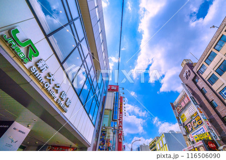 日本の東京都市景観 7月。新大久保駅などを望む(賑わう駅前)=5日 日本の東京都市景観 7月。新大久保駅などを望む(賑わう駅前)=5日 116506090