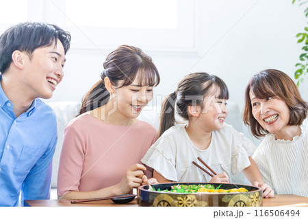 家族でお寿司 116506494