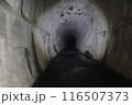 黒い染みが不気味なトンネル 116507373