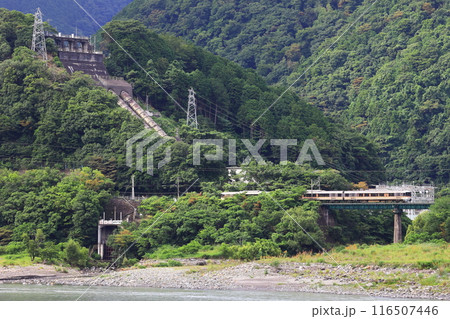 水力発電所と身延線特急ふじかわ号 116507446