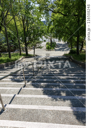 大阪／天保山公園の石の階段（2024年6月撮影） 116508248