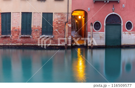 Old traditional Venetian houses along the canals at dawn. 116509577