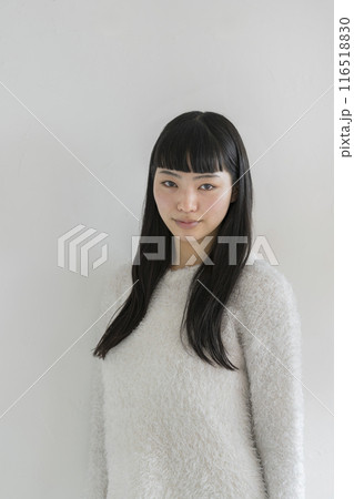 ノーメイクの20歳の女性　カメラ目線　ポートレート 116518830