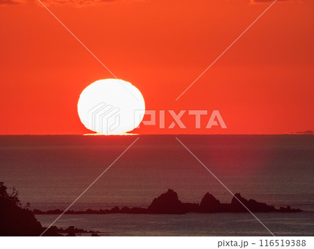 神奈川真鶴_三ツ石からの夜明けの風景 116519388