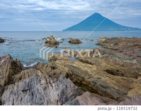 鹿児島県指宿市_長崎鼻から見る開聞岳の風景 116519732