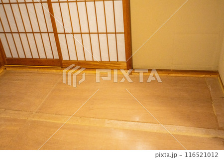 畳替え 畳を取り外した状態の和室2 畳替え 畳を取り外した状態の和室2 116521012
