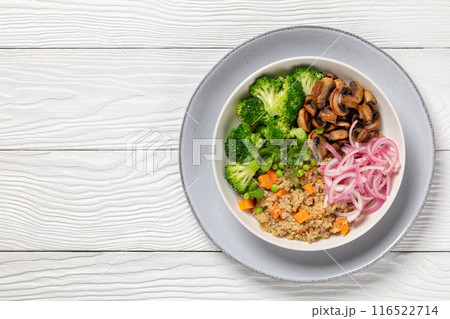 quinoa with veggies and mushrooms in a bowl 116522714