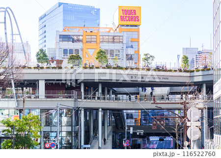 ミヤシタパーク ( MIYASHITA PARK ) は 渋谷 の 新しいスポット 【 東京 】 ミヤシタパーク ( MIYASHITA PARK ) は 渋谷 の 新しいスポット 【 東京 】 116522760