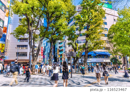 日本の東京都市景観 池袋駅前。SUNSHINE60ST（画面奥）などの繁華街を望む＝31日 116523467