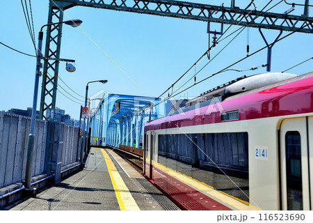 京浜急行電鉄 六郷土手駅 京急多摩川橋梁の風景 京浜急行電鉄 六郷土手駅 京急多摩川橋梁の風景 116523690