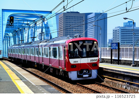 京浜急行電鉄　六郷土手駅　 京急多摩川橋梁の風景 116523725