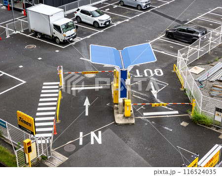 有料駐車場（コインパーキング）の出入口 116524035