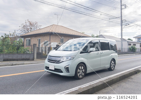 ワンボックスカー ミニバン 道路走行 ワンボックスカー ミニバン 道路走行 116524201