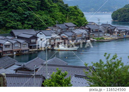 伊根の舟屋（若狭湾伊根浦・京都府伊根町） 116524500