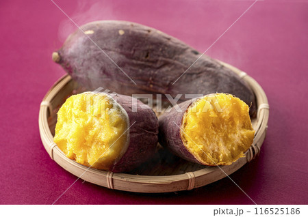 秋の味覚　焼き芋 116525186