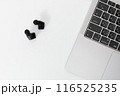 デバイス、ブルートゥース、無線、人物無し、ビジネス、充電、ノートパソコン、テレワーク、在宅、イヤホン 116525235
