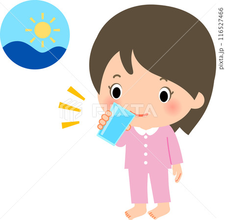 朝起きて水を飲む女性 116527466