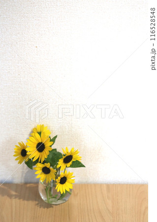 花瓶のミニひまわり 花瓶のミニひまわり 116528548