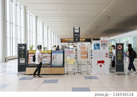 新千歳空港国際線ターミナル3F出発入口　 ぼかし有り,ハイキー 116530118