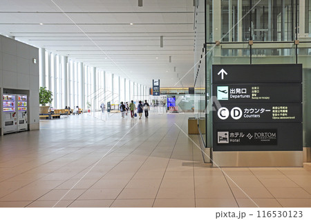 新千歳空港国際線ターミナル3F出発ロビーの出発口フロアー　ハイキー 116530123