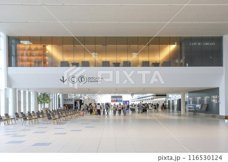 新千歳空港国際線ターミナル3F出発ロビーのAB~CD間の連絡通路　ハイキー 116530124