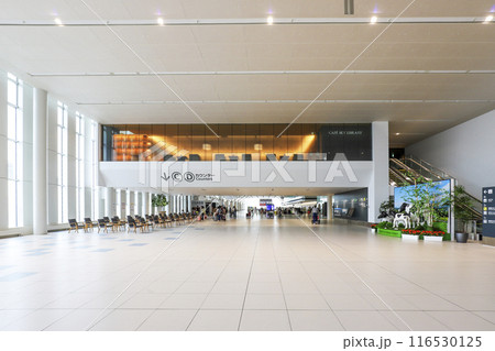 新千歳空港国際線ターミナル3F出発ロビーのCDからABカウンターへの連絡通路 ハイキー 新千歳空港国際線ターミナル3F出発ロビーのCDからABカウンターへの連絡通路 ハイキー 116530125