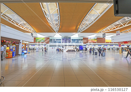 新千歳空港国際線ターミナル3F出発ロビーのA,Bカウンター　ハイキー 116530127