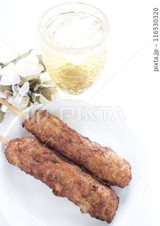 梅酒と焼き鳥のつくね串 116530320