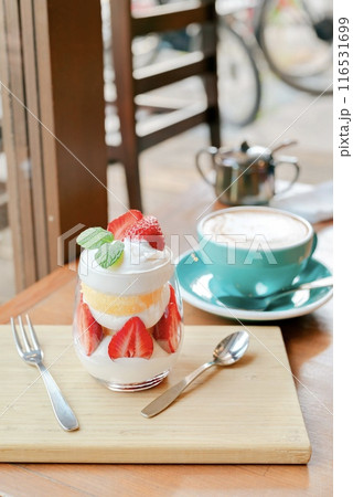 お洒落なカフェ巡り 116531699