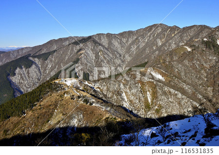 雪の丹沢山地　三ノ塔からの展望　鍋割山　塔ノ岳 116531835