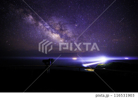 《高知県 足摺岬》 足摺岬灯台と天の川と星空 《高知県 足摺岬》 足摺岬灯台と天の川と星空 116531903