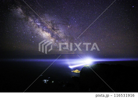 《高知県 足摺岬》 足摺岬灯台と天の川と星空 《高知県 足摺岬》 足摺岬灯台と天の川と星空 116531916
