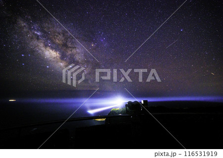 《高知県 足摺岬》 足摺岬灯台と天の川と星空 《高知県 足摺岬》 足摺岬灯台と天の川と星空 116531919