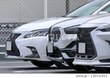 並んだ高級車　イメージ 116532851
