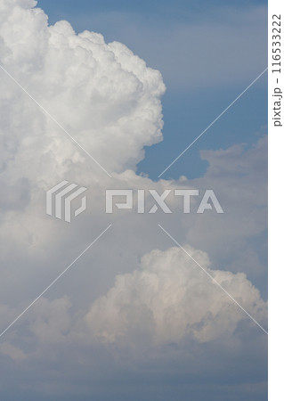white thunderclouds in blue sky. summer cumulus clouds before rain. Beautiful view of nature 116533222