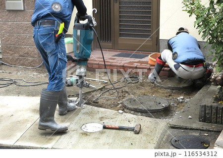下水道工事現場　削岩機　ブレーカー　騒音 116534312
