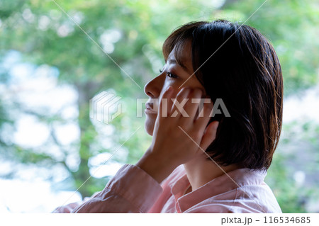 クールな女性の横顔 クールな女性の横顔 116534685