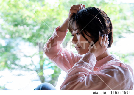 クールな女性の横顔 クールな女性の横顔 116534695