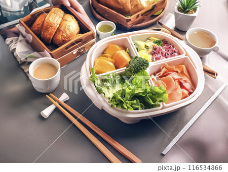 老人ホームの昼食のイメージ素材 116534866