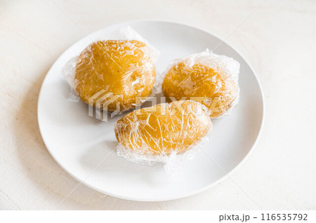 レンチンしてラップが張り付いたインカのめざめ 116535792