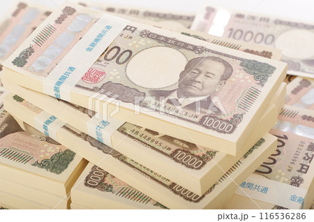 大量の一万円札の札束 116536286