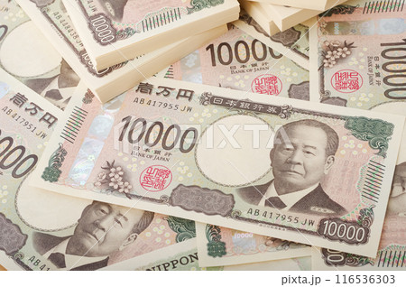 大量の一万円札の札束 116536303
