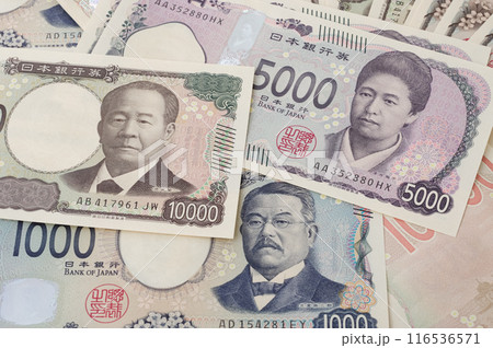 日本円のお札、3種類 116536571