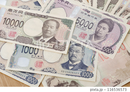 日本円のお札、3種類 日本円のお札、3種類 116536573